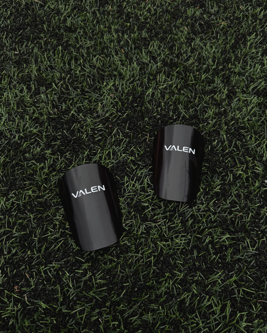 VALEN Mini Shin Pads Black 10×6 cm – mini säärisuojat