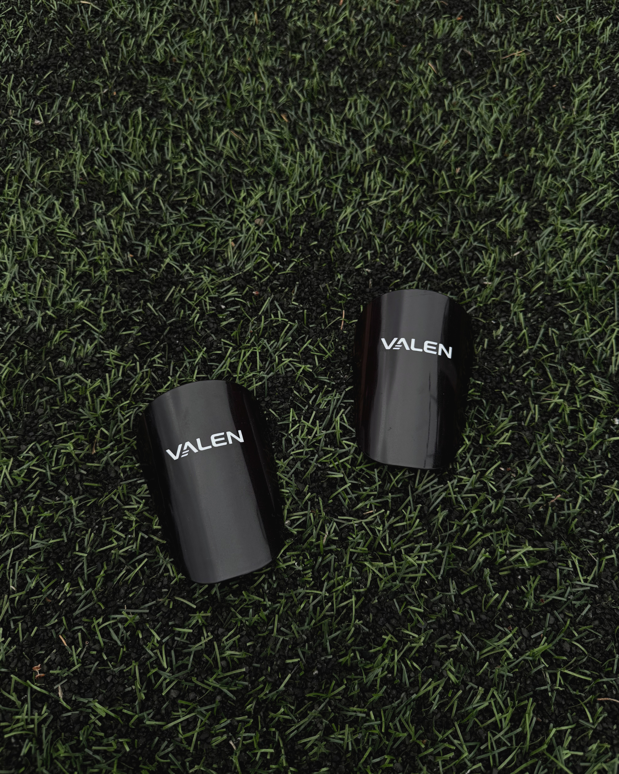 VALEN Mini Shin Pads Black 10×6 cm – mini säärisuojat