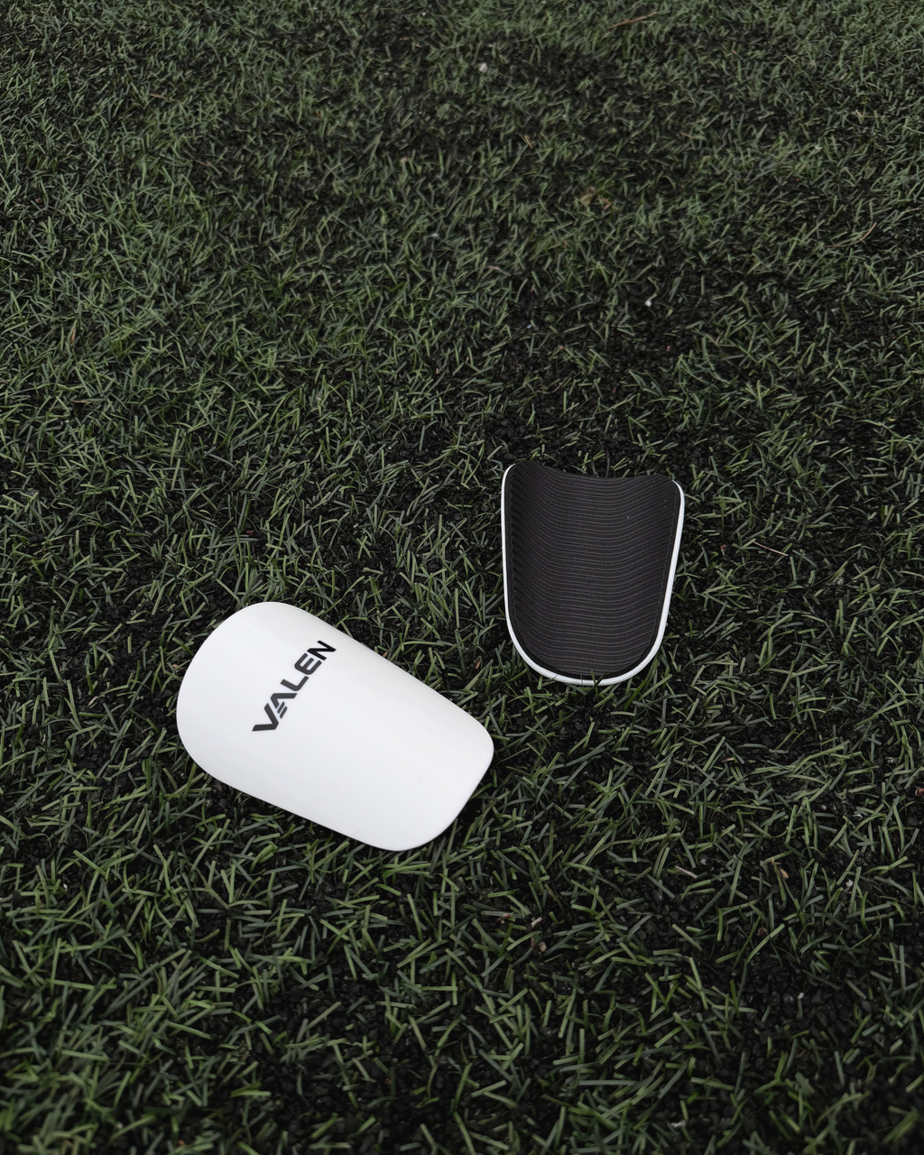 VALEN Mini Shin Pads White 10×6 cm – mini säärisuojat