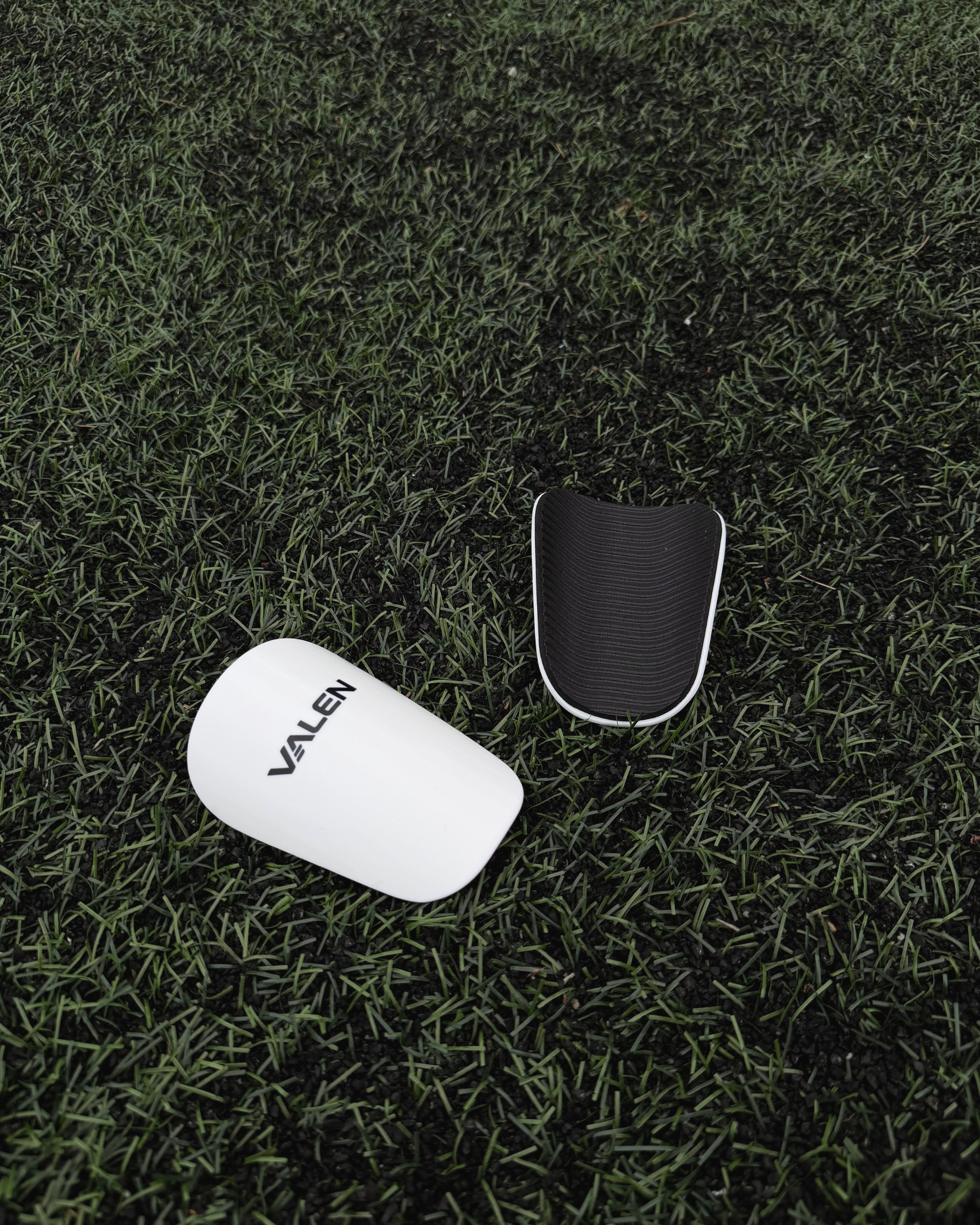 VALEN Mini Shin Pads White 10×6 cm – mini säärisuojat