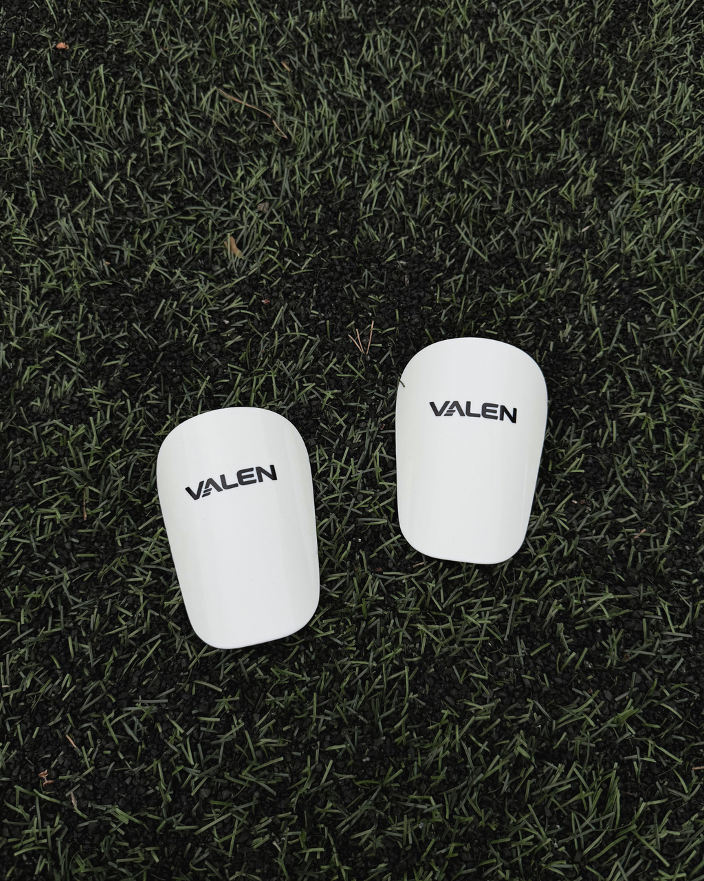 VALEN Mini Shin Pads White 10×6 cm – mini säärisuojat