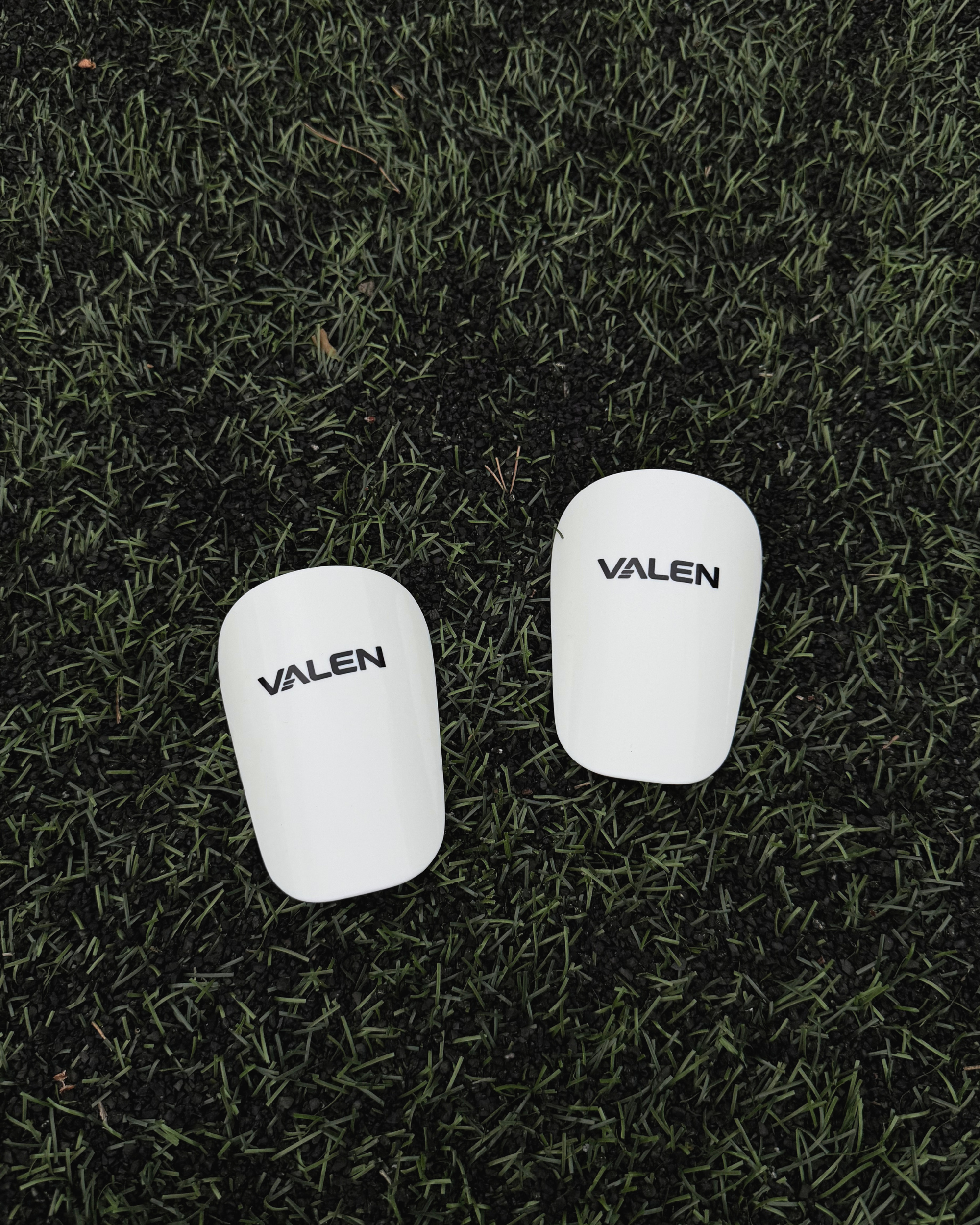 VALEN Mini Shin Pads White 10×6 cm – mini säärisuojat