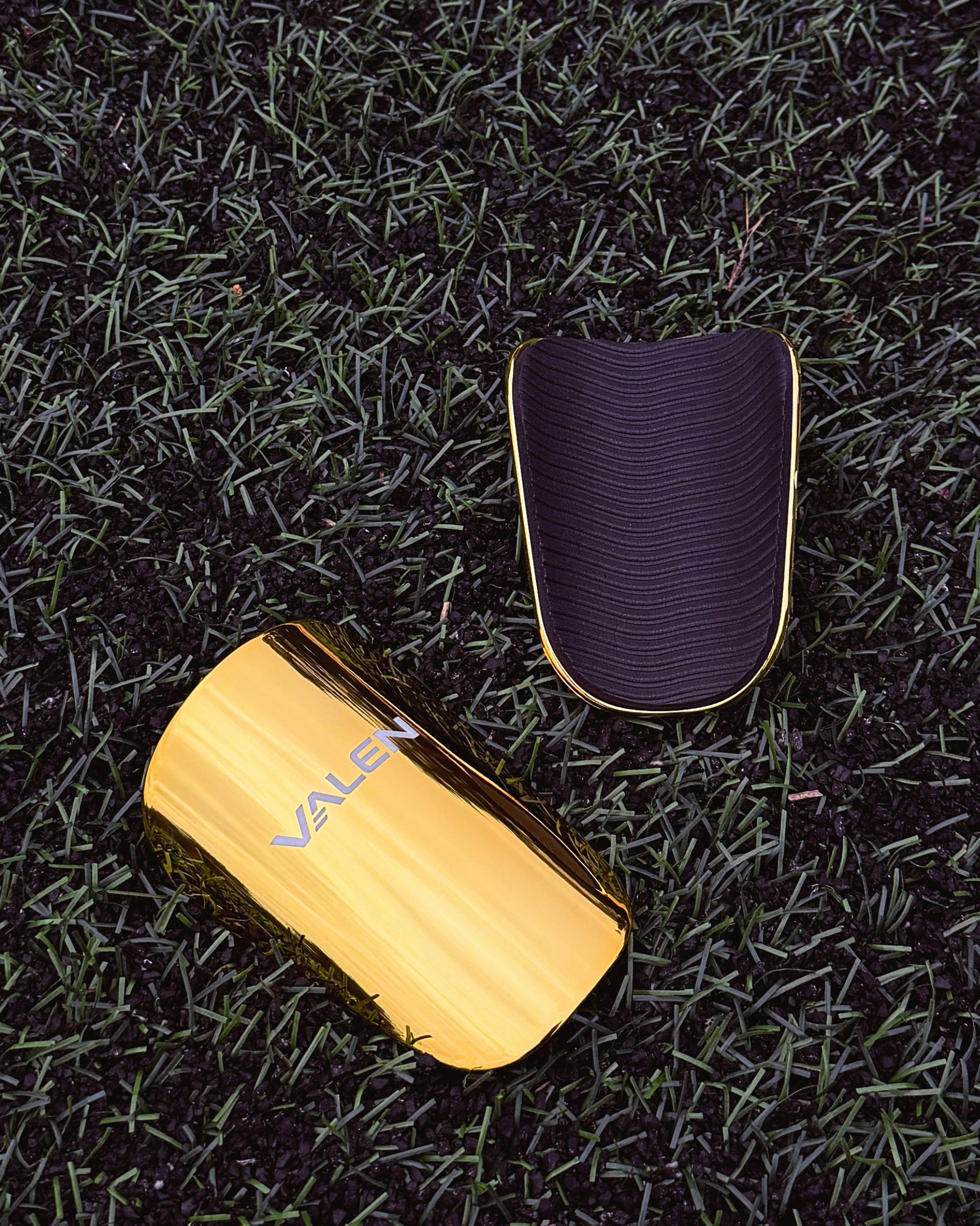 VALEN Mini Shin Pads Gold 10×6 cm – mini säärisuojat